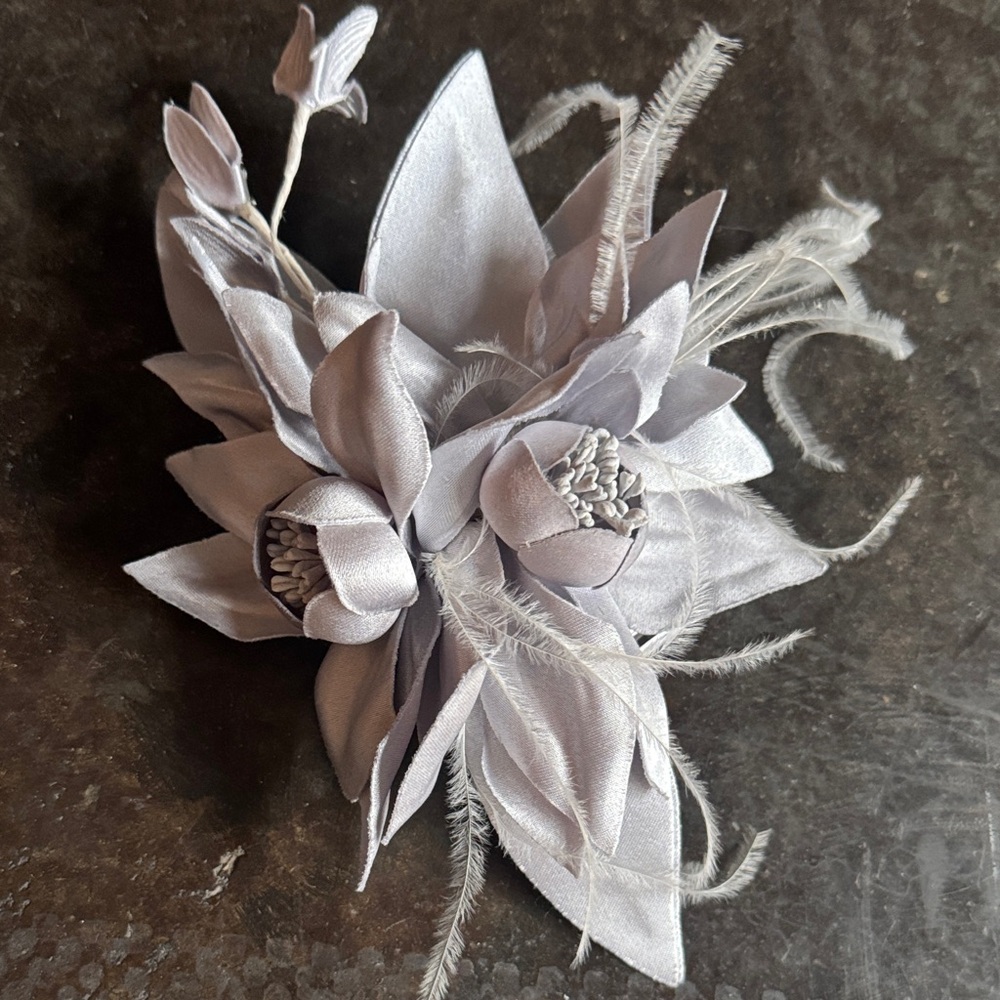 Chic Silver Floral Hair Accessory